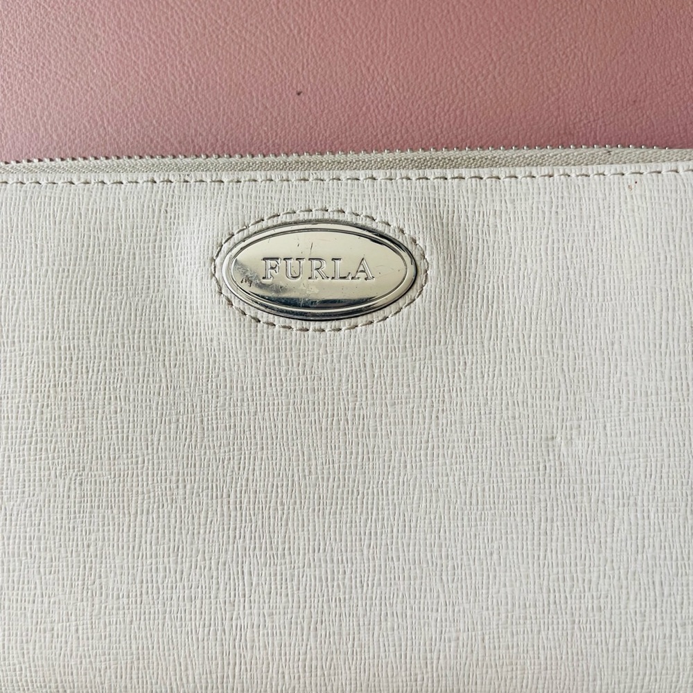 FURLA long wallet pure leather / off white / beige / zip around GUC - Picture 3 of 12
